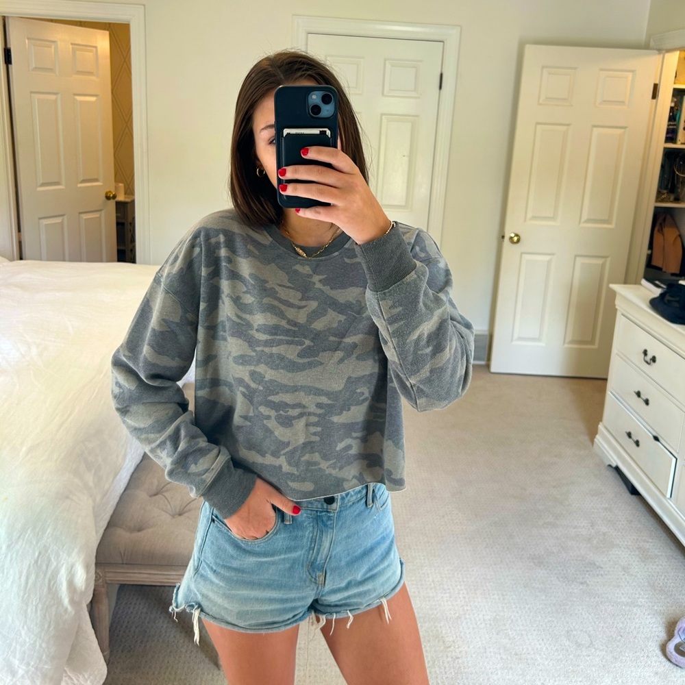 Forever 21 Cropped Camo Pullover / Sweatshirt